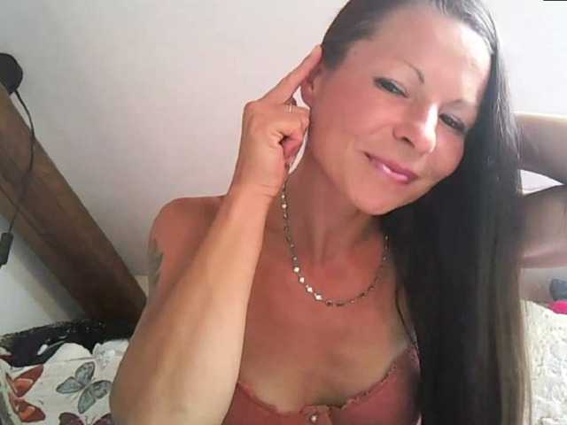 MilfNinna live cam on BongaCams
