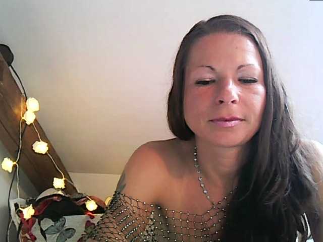 MilfNinna live cam on BongaCams
