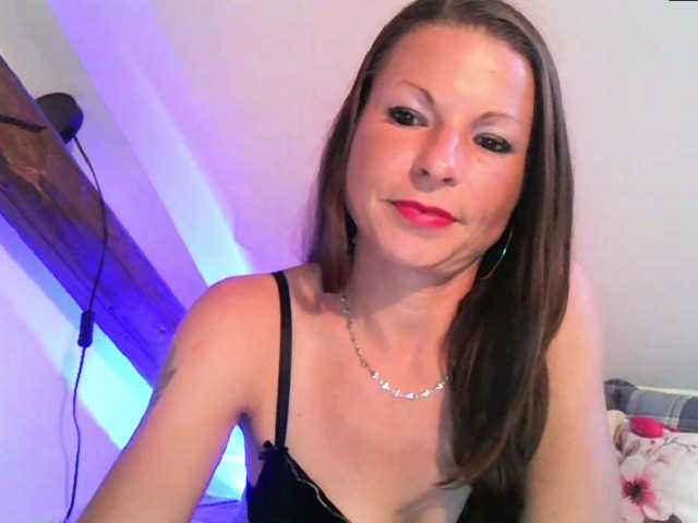 MilfNinna live cam on BongaCams