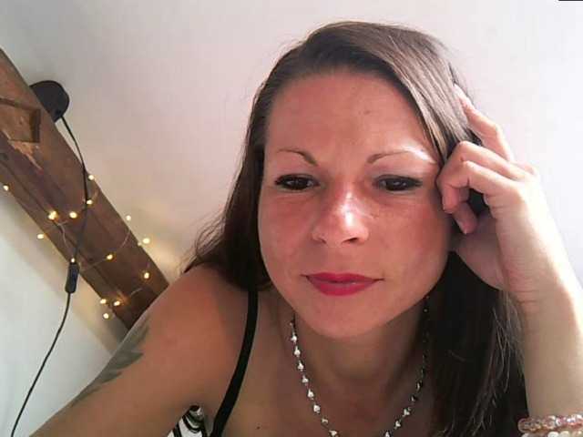 MilfNinna live cam on BongaCams
