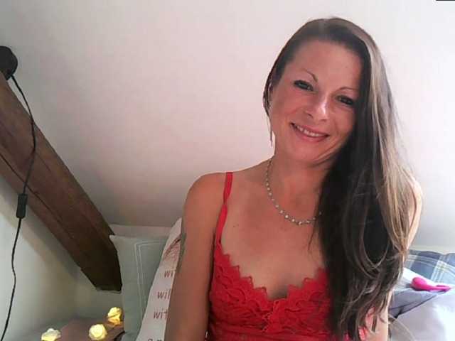 MilfNinna live cam on BongaCams