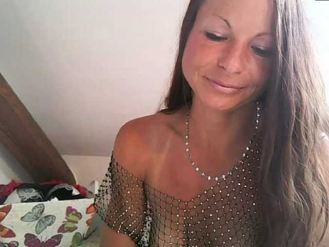 MilfNinna live cam on BongaCams