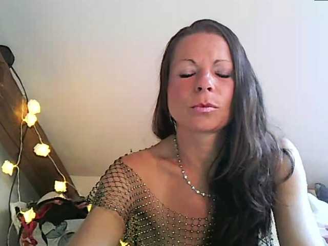 MilfNinna live webcam show