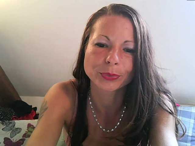 MilfNinna live cam on BongaCams