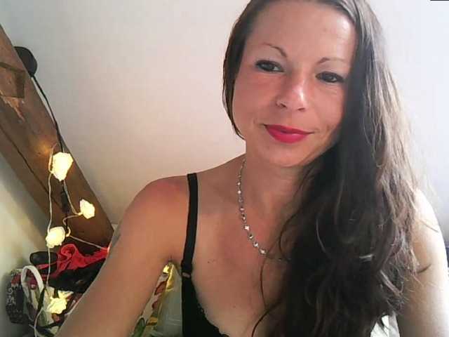 MilfNinna live cam on BongaCams