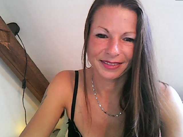 MilfNinna live cam on BongaCams