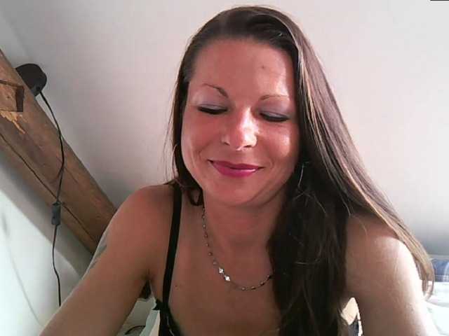 MilfNinna live cam on BongaCams