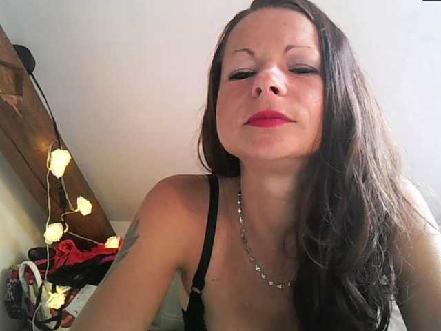 MilfNinna live cam on BongaCams