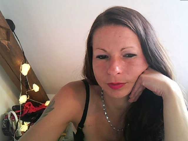 MilfNinna live cam on BongaCams