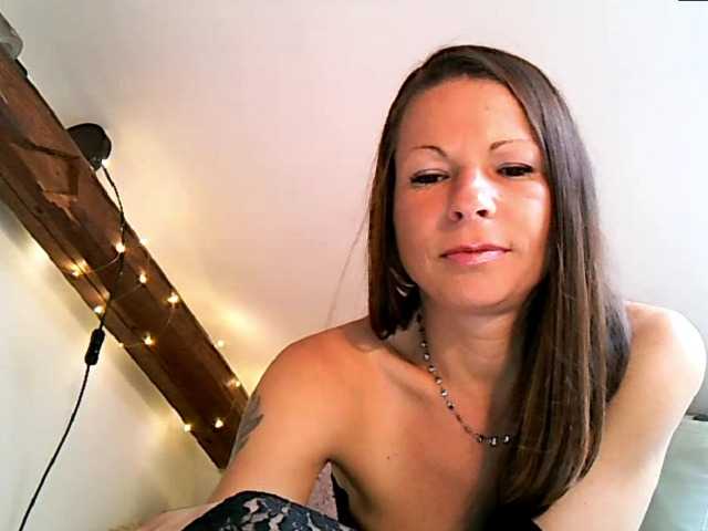 MilfNinna live cam on BongaCams