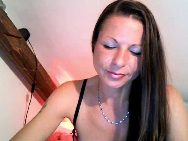 MilfNinna live cam on BongaCams