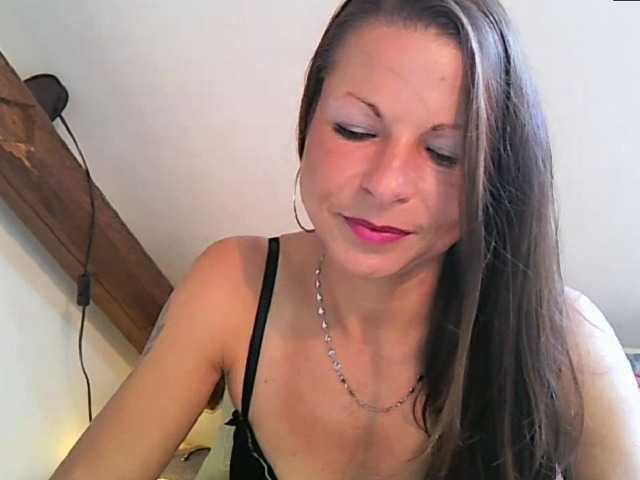 MilfNinna live cam on BongaCams