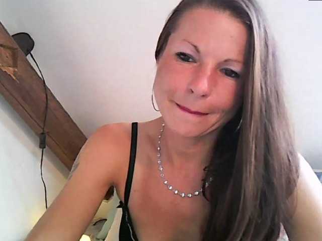 MilfNinna live cam on BongaCams
