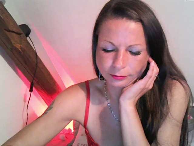 MilfNinna live cam on BongaCams