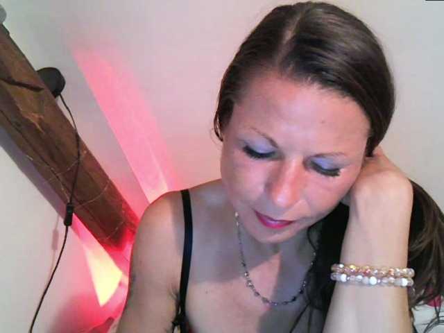 MilfNinna live cam on BongaCams