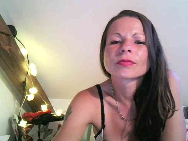 MilfNinna webcam