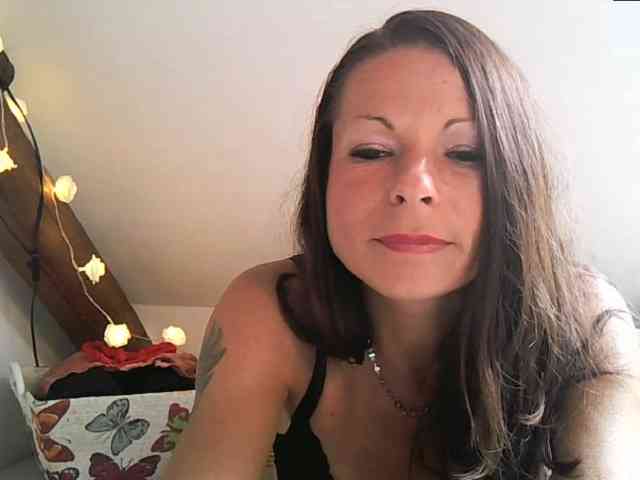 MilfNinna webcam