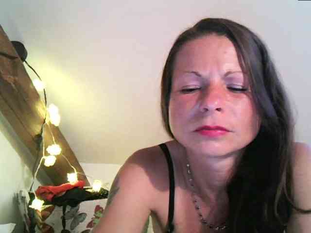 MilfNinna webcam