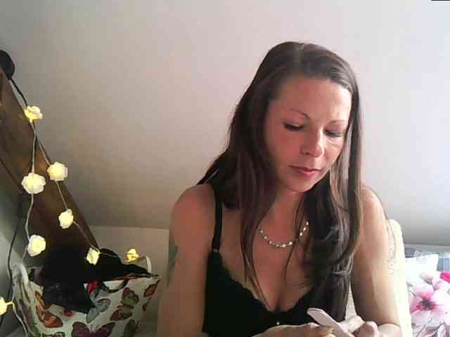 MilfNinna webcam