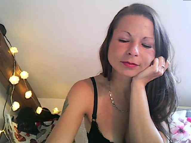 MilfNinna webcam