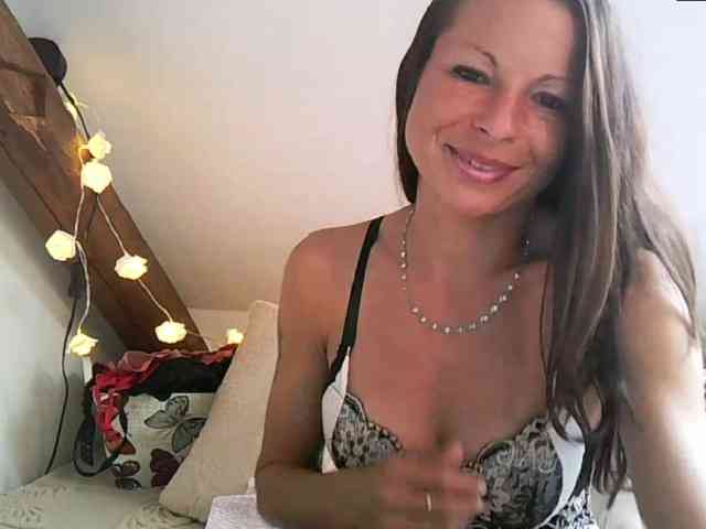 MilfNinna webcam