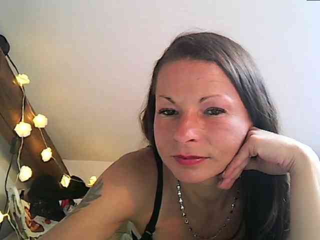 MilfNinna webcam