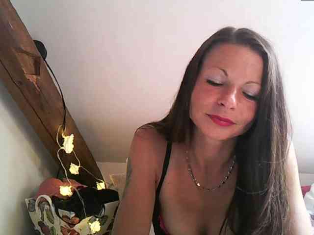 MilfNinna webcam
