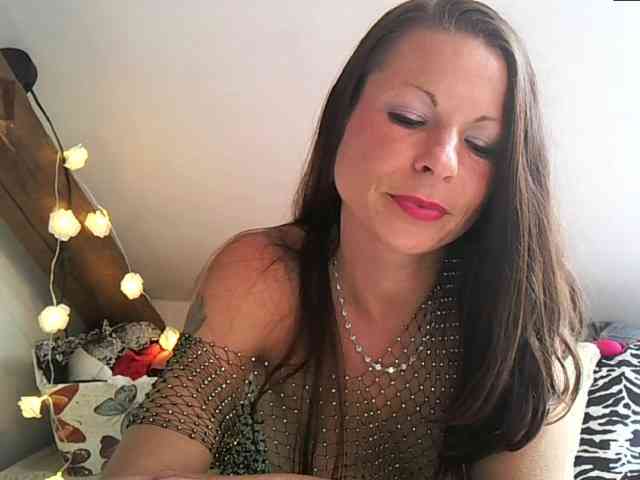 MilfNinna webcam