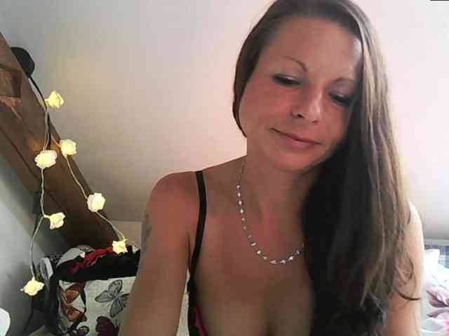 MilfNinna webcam