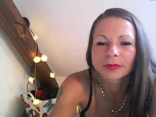 MilfNinna webcam