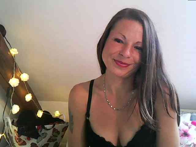 MilfNinna webcam