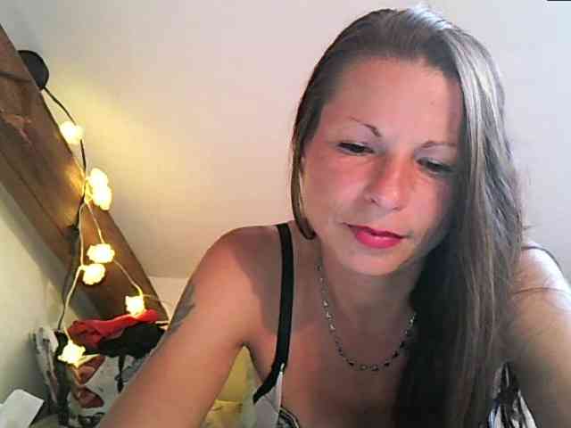 MilfNinna webcam