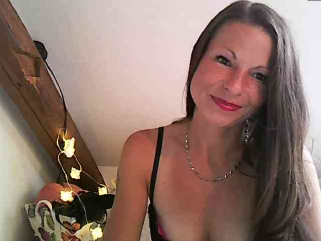 MilfNinna webcam