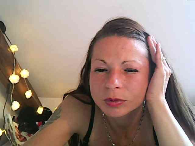 MilfNinna webcam