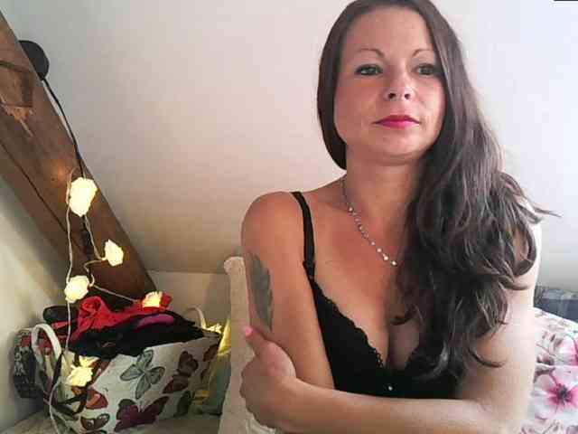 MilfNinna webcam