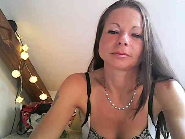 MilfNinna webcam