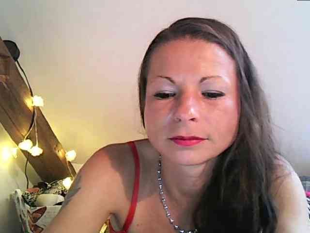 MilfNinna webcam