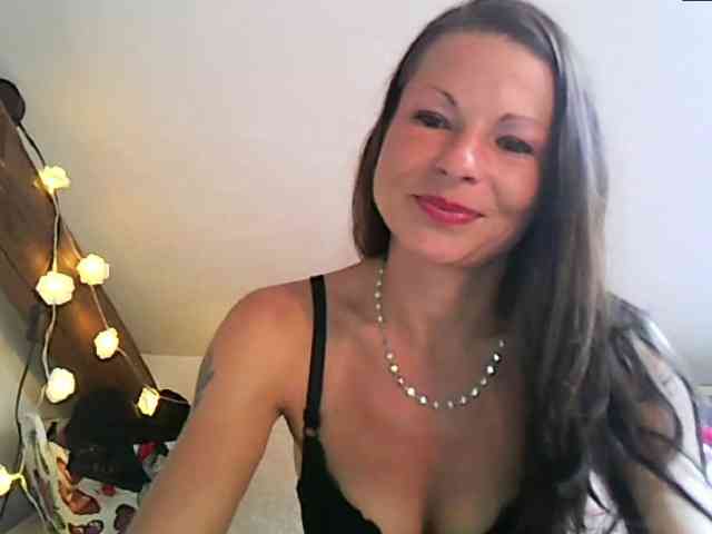 MilfNinna webcam