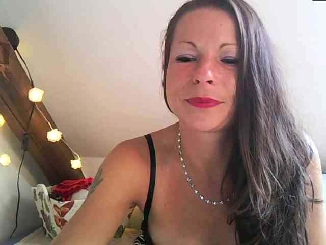 MilfNinna webcam