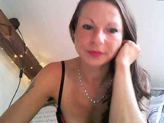 MilfNinna webcam