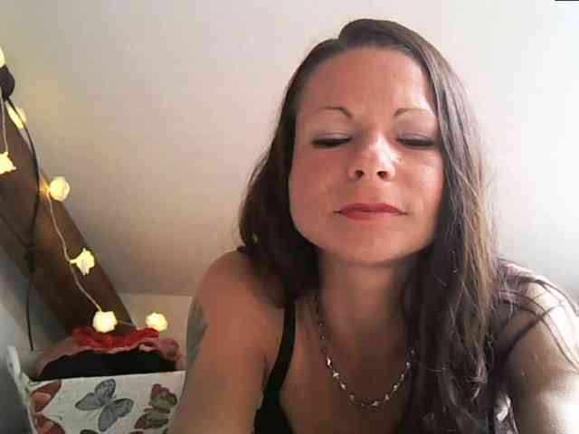 MilfNinna webcam