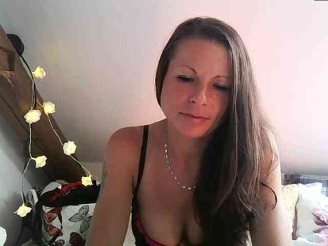 MilfNinna webcam