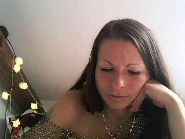 MilfNinna webcam