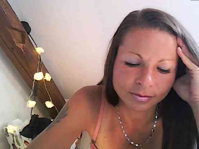 MilfNinna webcam