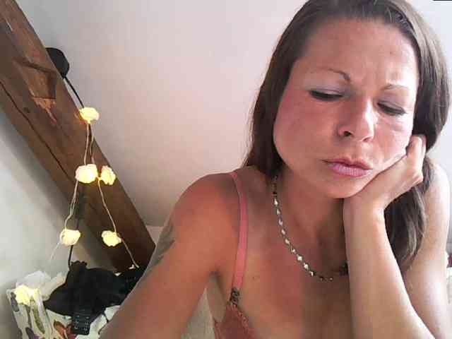 MilfNinna webcam