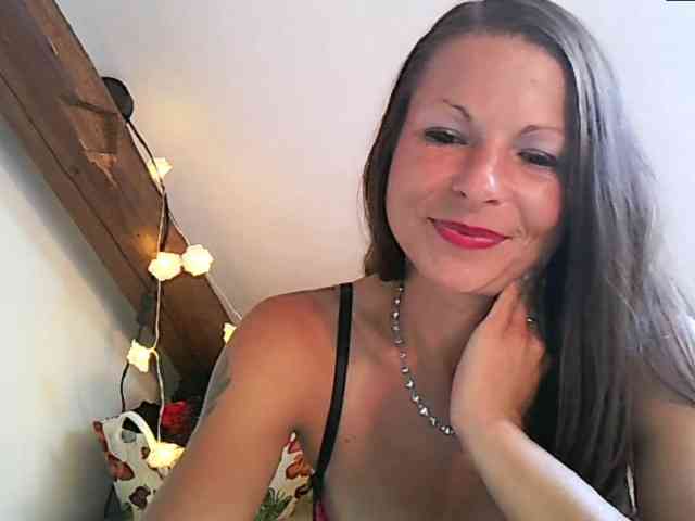 MilfNinna webcam