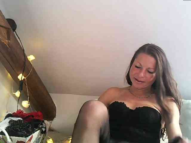 MilfNinna webcam