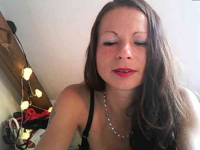 MilfNinna webcam
