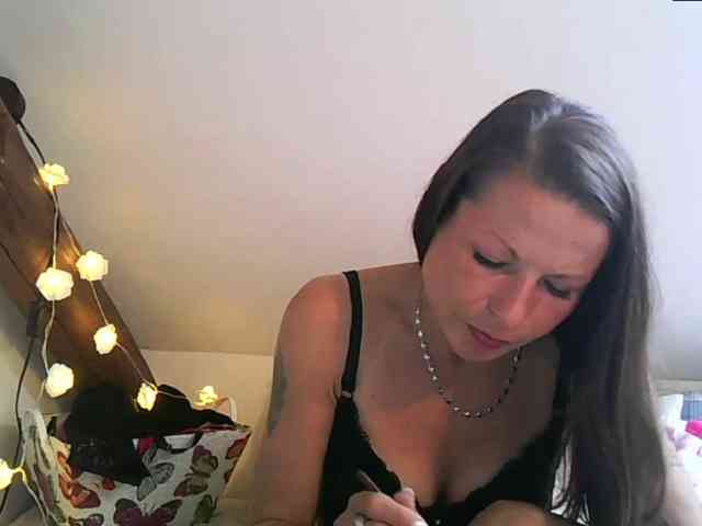MilfNinna webcam