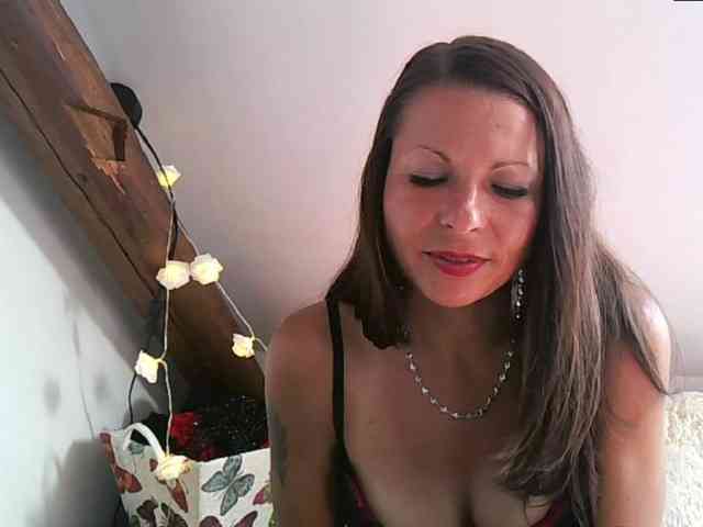 MilfNinna webcam